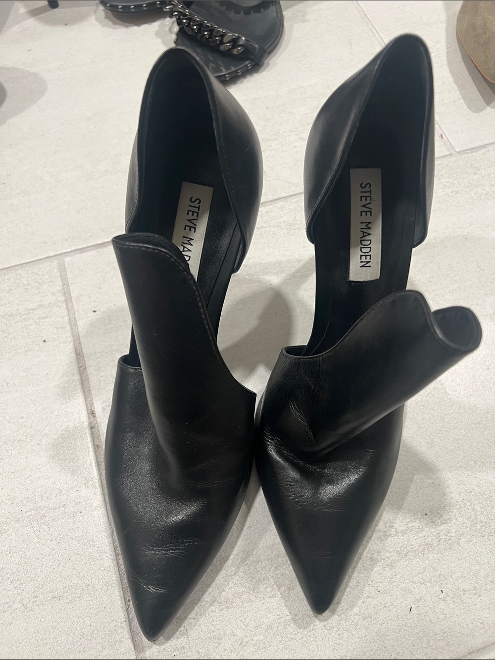 Steve Madden Black Leather Pointed V-Cut Pumps